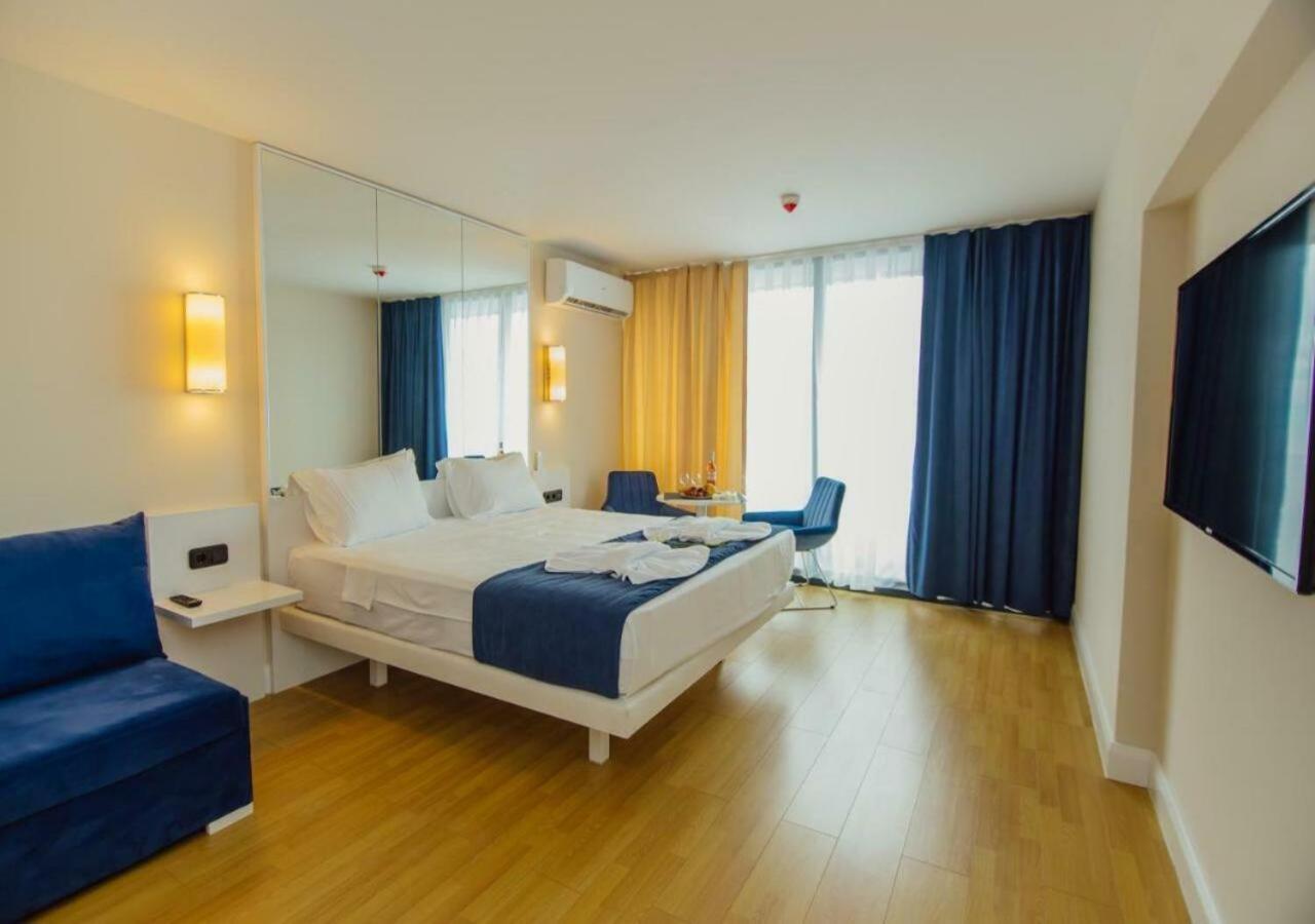 Aparthotel Orbi City Sea View Batoemi Buitenkant foto