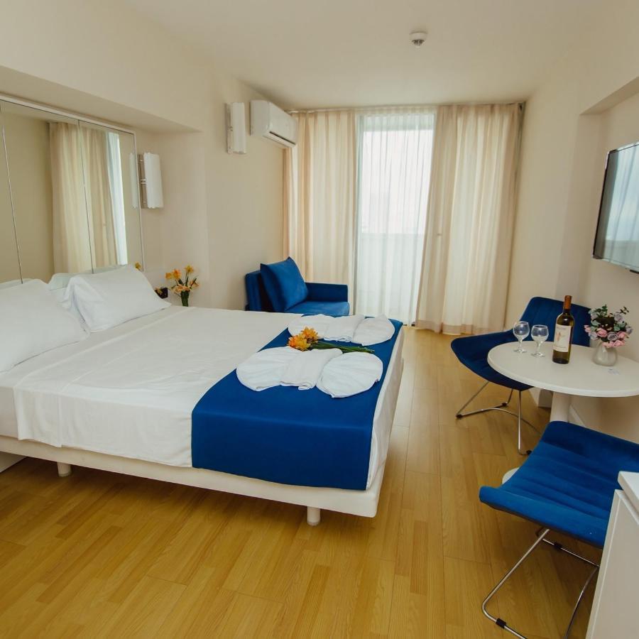 Aparthotel Orbi City Sea View Batoemi Buitenkant foto