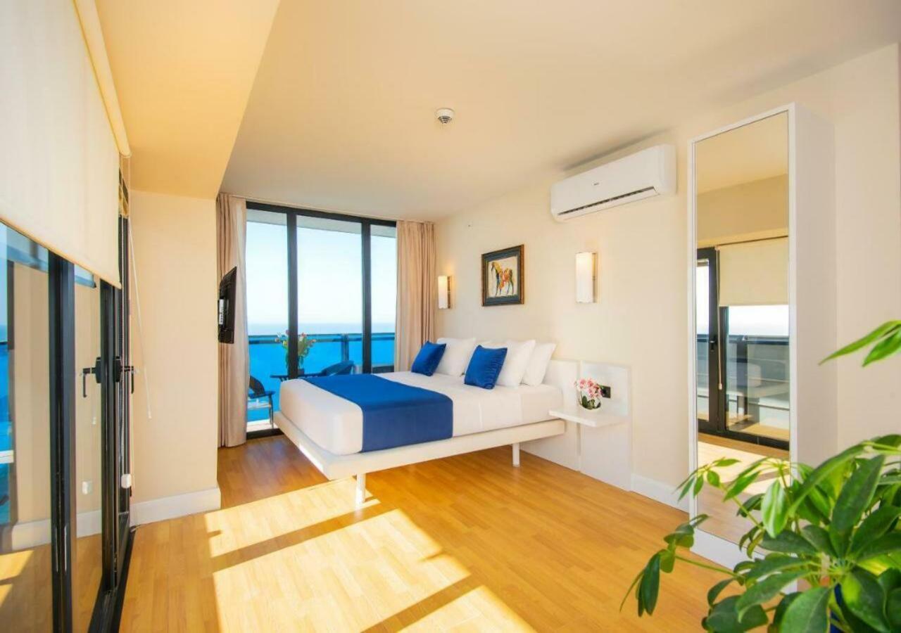 Aparthotel Orbi City Sea View Batoemi Buitenkant foto